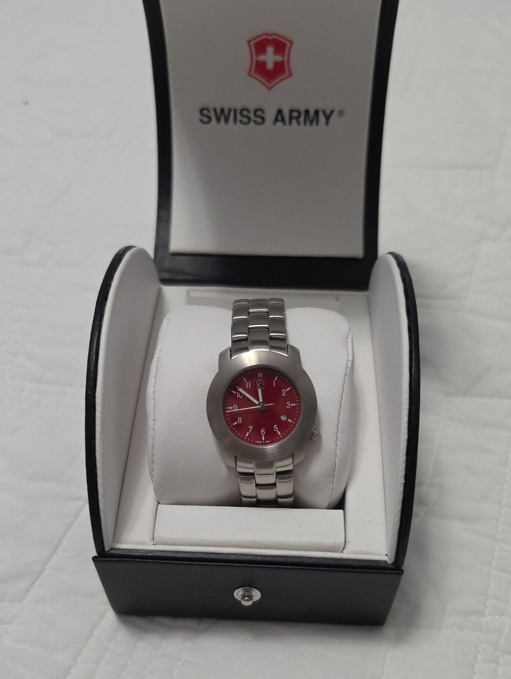 0VintaeSwiss Army Victorinox Cherry Women's Stainless Steel Bracelet Watch